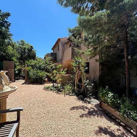 Comfort & Private Garden T2 - Air Conditioning - Wi-fi - Parking Lejlighed *